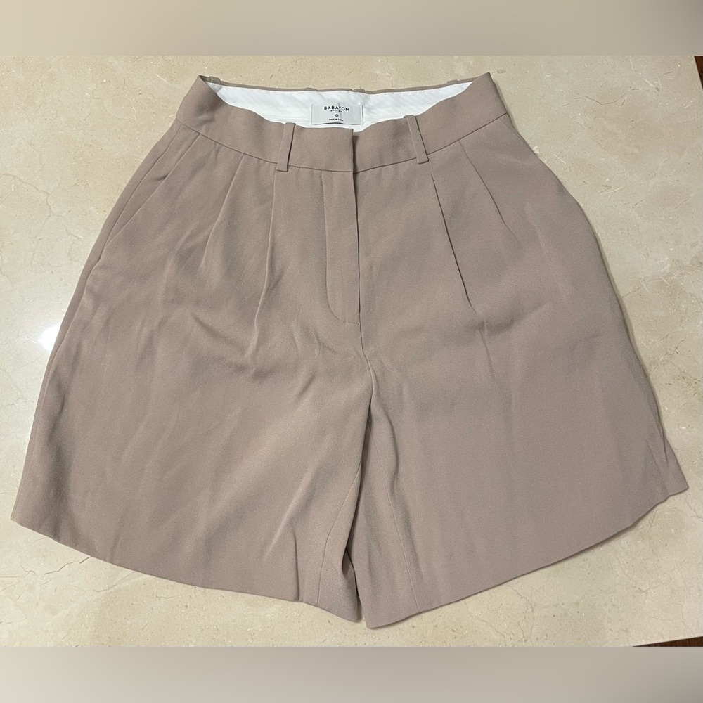 BABATON PLEATED 7" SHORT - fluent taupe